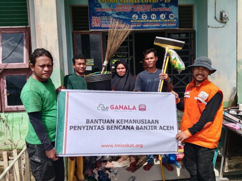 relawan LMI gerak cepat dengan mengirim logistic di Tamiang, Acehm