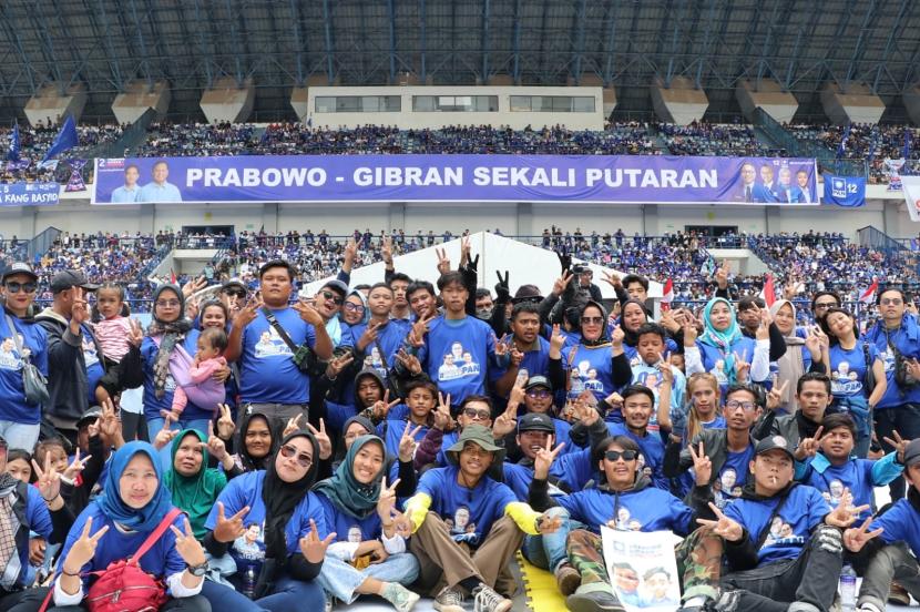 Relawan PagarPAN ikut menyemarakkan kampanye akbar Prabowo-Gibran di Gelora Bandung Lautan Api (GBLA), Kota Bandung, Jawa Barat, Kamis (8/2/2024).