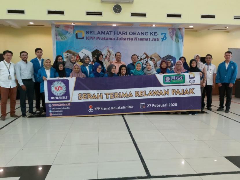 Relawan Pajak Universitas BSI mengikuti program magang di KP Pratama Kramat Jati Jakarta Timur.