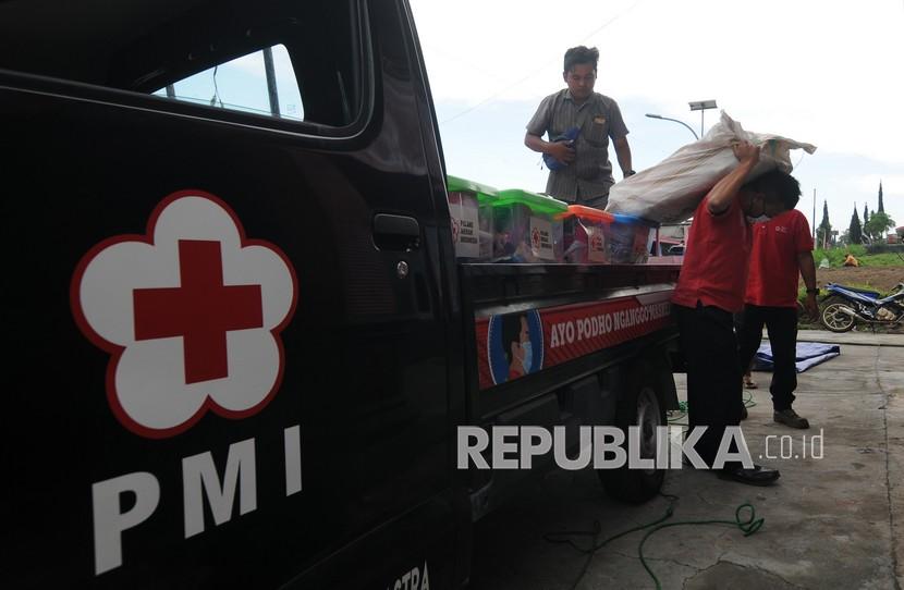 Ilustrasi relawan palang merah indonesia.