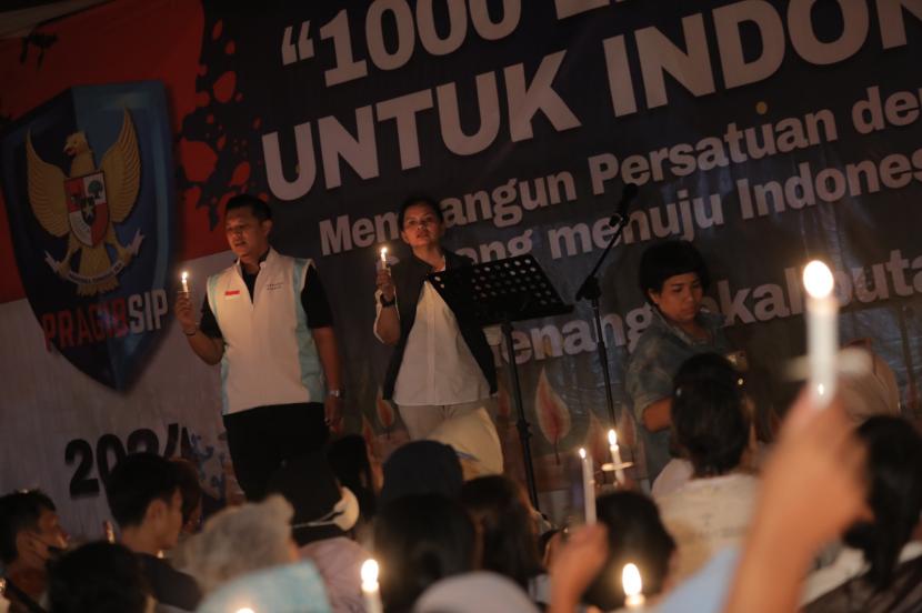 Relawan Prabowo-Gibran Satu Ibu Pertiwi (Pragibsip) melakukan doa bersama lintas agama dan aksi nyalakan 1.000 lilin cinta untuk Indonesia.