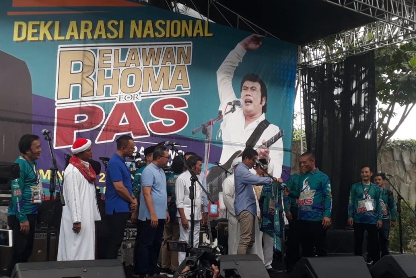 Relawan Rhoma for PAS (Prabowo - Sandi) melakukan deklarasi nasional di Soneta Records, Depok, Jawa Barat, Ahad (28/10).