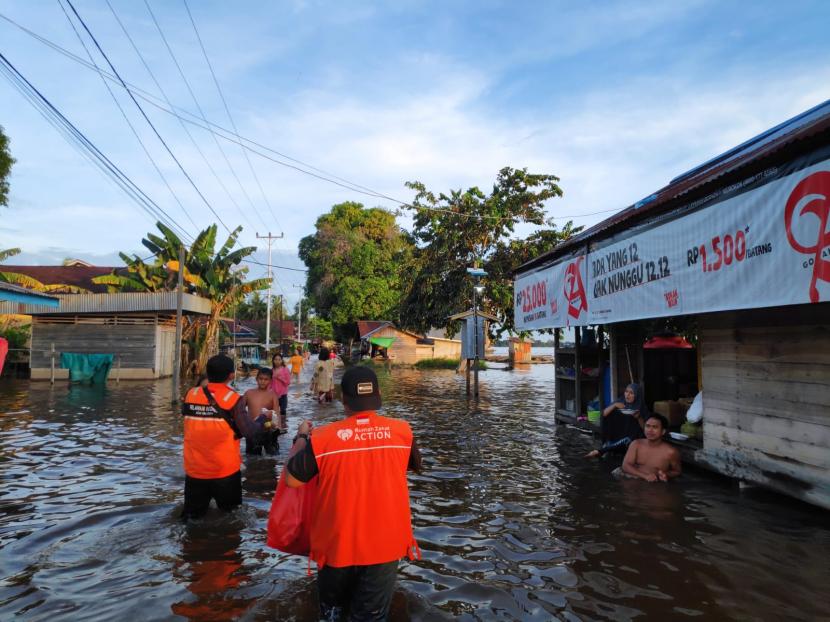 Kondisi rumah warga yang terendam banjir di Kabupaten Sintang, Kalimantan Barat. 