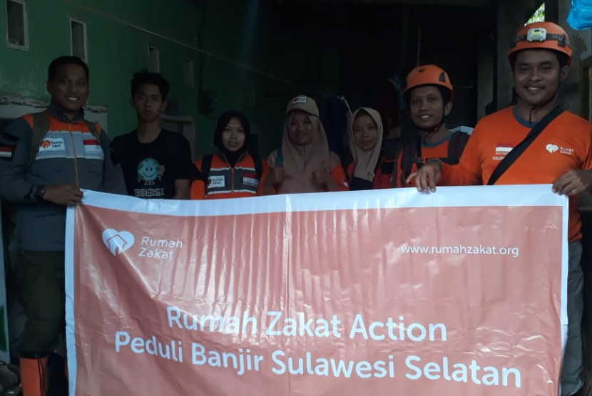 Relawan Rumah  Zakat Action kembali mendistribusikan bantuan logistik, di kelurahan Monro-Monro, Kecamatan Binamo, Kabupaten Jeneponto.