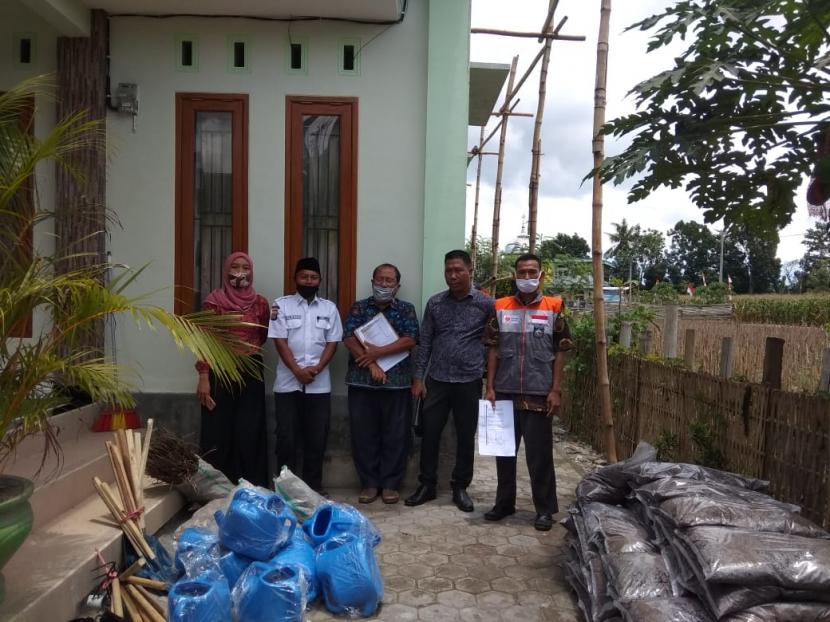 Relawan Rumah Zakat dan Kelompok Kebun Gizi Tunas Harapan Desa Berdaya Beleke menerima kunjungan dari Dinas Ketahanan Pangan Pemprov NTB pada Selasa, (27/10).