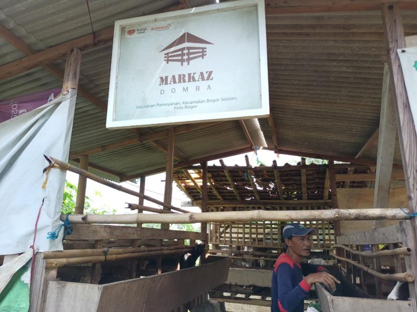 Relawan Rumah Zakat Desa Berdaya Pamoyanan, Elan Jaelani melakukan silaurahim ke Dinas Ketahanan Pangan dan Pertanian (DKPP) Kota Bogor untuk memperkuat pemberdayaan khususnya Pertanian dan Peternakan. 