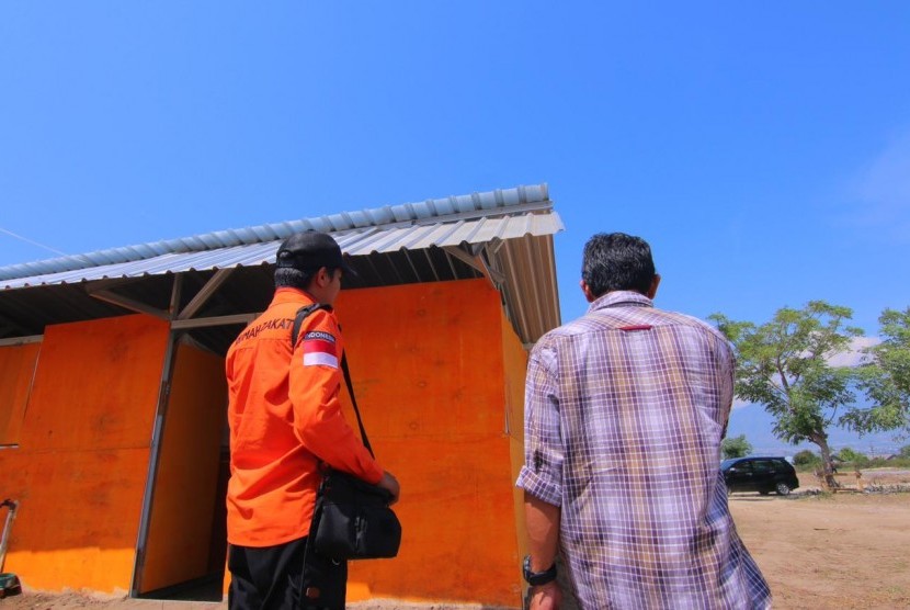 Relawan Rumah Zakat didampingi oleh ahli developer melakukan studi banding mengenai Hunian Sementara di Kel. Petobo, Kec. Palu Selatan, Kota Palu.