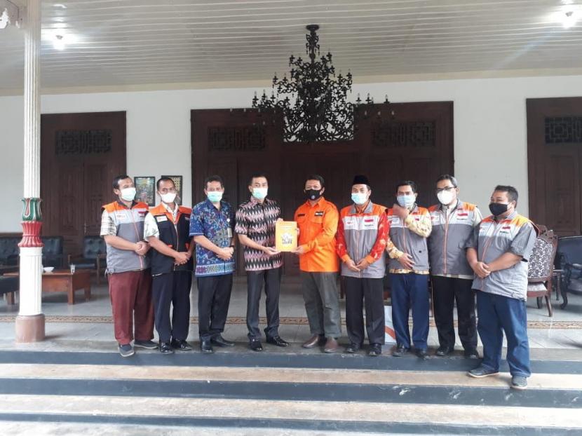 Relawan Rumah Zakat Kota Salatiga, Selasa (7/12) melakukan silaturahim ke Wali Kota Salatiga, Yuliyanto.