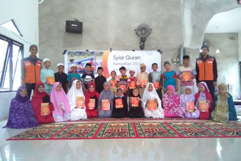 Relawan Rumah Zakat Makassar salurkan Alquran ke delapan kota di Sidrap