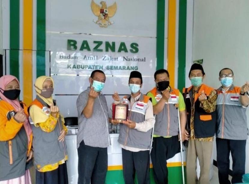 Relawan Rumah Zakat mengunjungi sejumlah tokoh penting di Semarang seperti pimpinanPerpusda, pimpinan BAZNAS, Penggiat UMKM, dan pejabat di lingkungan Dinas Sosial KabupatenSemarang, Rabu (17/11)