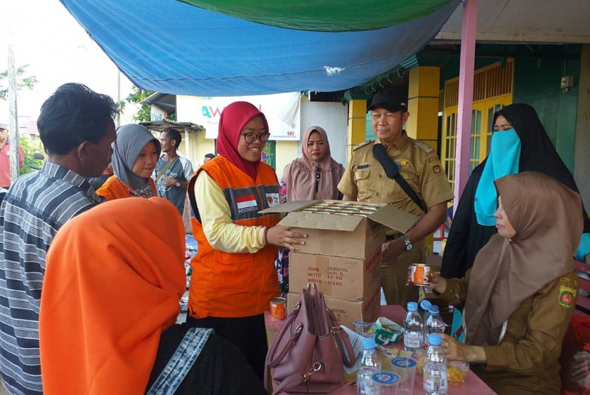 Relawan Rumah Zakat Samarinda menyalurkan 120 Paket Superqurban untuk korban kebakaran Samarinda. 