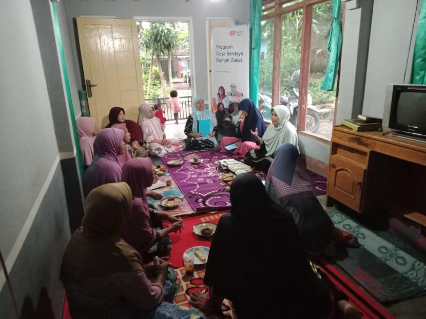 Relawan Rumah Zakat terus meningkatkan dan mendampingi peran Majlis Taklim di Desa Berdaya Montong Gamang, Kecamatan Kopang, Kabupaten Lombok Tengah, Nusa Tenggara Barat (NTB).