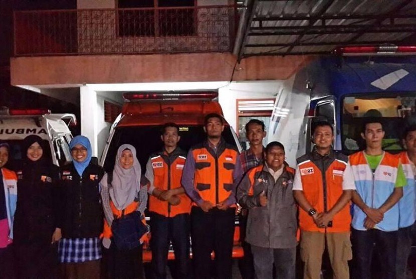 Relawan RZ salurkan bantuan ambulans ke Aceh.
