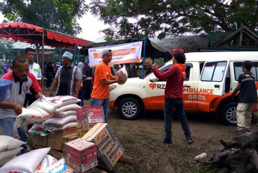  Relawan RZ terus memberikan pelayanan kepada masyarakat terdampak di kabupaten Pidie Jaya. Jumat (20/1)