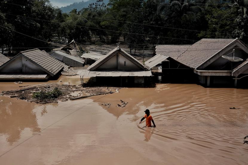 Para korban banjir Makassar mengungsi di 58 titik pengungsian (Foto: ilustrasi banjir)