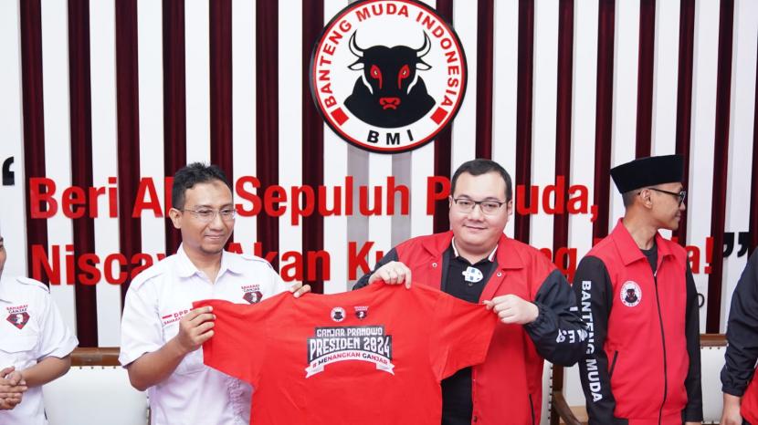 Relawan Saga dan sayap PDIP, Banteng Muda Indonesia bersatu. 