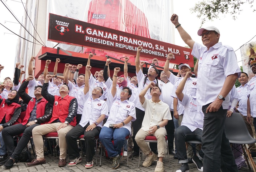 Relawan Sahabat Ganjar meluncurkan Posko Pemenangan DPP Sahabat Ganjar yang berada di Petogogan, Kebayoran Baru, Jakarta Selatan. Launching tersebut diharapkan dapat menyatukan seluruh relawan dan masyarakat yang mendukung Ganjar pada Pemilu 2024 mendatang.