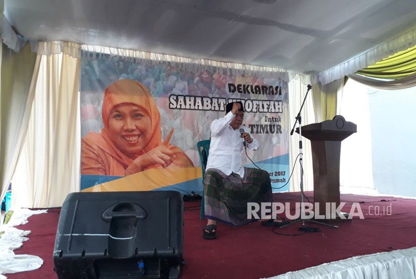 Relawan Sahabat Khofifah mendeklarasikan dukungan untuk Khofifah Indar Parawansa pada Pilgun Jatim 2018. Deklarasi dilakukan di Halaman Ponpes Amanatul Ummah, Siwalankerto, Surabaya, Ahad (12/11)