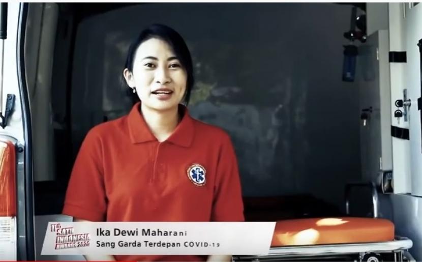 Relawan Satgas Penanganan Covid-19 yang merupakan perawat sekaligus sopir ambulans, Ika Dewi Maharani.