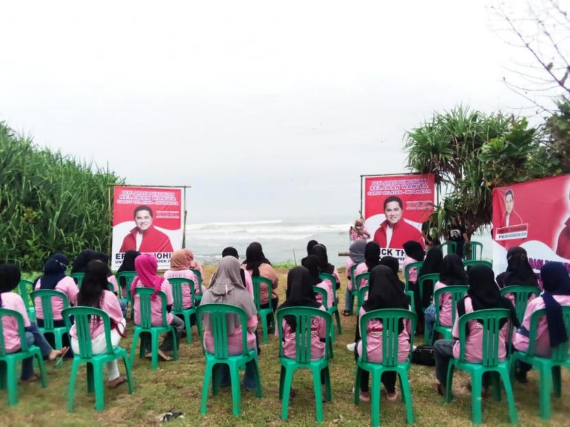 Relawan Wanita Garut Selatan-Indonesia (Gisel) mendeklarasikan dukungan ke Erick Thohir untuk maju di pemilihan Presiden 2024.