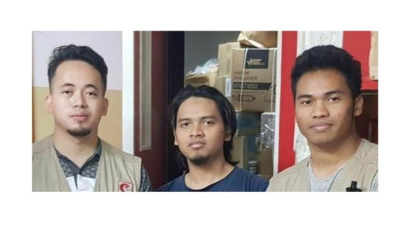 Three MER-C volunteers. There has been no official statement from MER-C regarding the hostage-taking of their volunteers