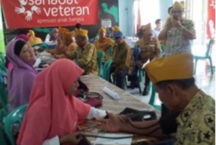 Remaja Islam Sunda Kelapa (RISKA) dan Sahabat Veteran yang kemudian mengadakan santunan veteran, di Kodamar Jakarta, Ahad (20/7).