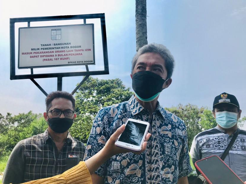 Wakil Wali Kota Bogor, Dedie A. Rachim, di lahan milik Pemerintah Kota (Pemkot) Bogor di Jalan Raya Cilebut, Tanah Sareal, Kota Bogor yang rencananya akan dibangun Stoplet Sukaresmi. 