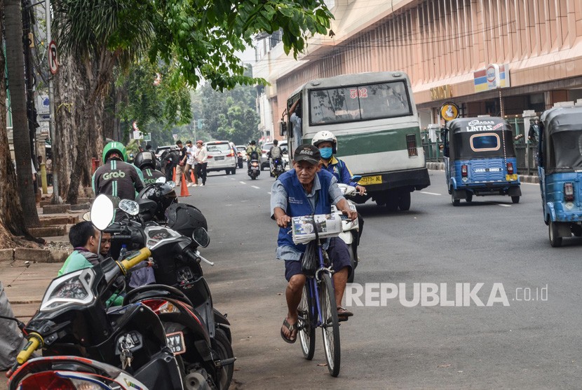 Rencana penataan trotoar Cikini dan Kramat. Suasana trotoar didaerah Stasiun Cikini, Jakarta Pusat, Kamis (13/6).