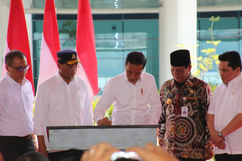 Rencananya pada Kamis (21/10), menurut Gubernur Kalimantan Selatan H Sahbirin Noor, Presiden Joko Widodo akan meresmikan jembatan Sungai Alalak. Kedatangan Presiden lanjut Gubernur akan merupakan momentum tepat seiring dua tahun kepemimpinannya pada periode kedua.