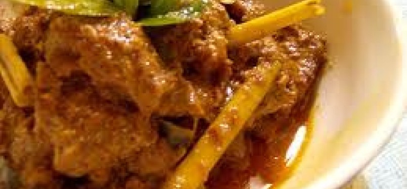 Rendang, a spicy meat dish of West Sumatra (illustration)  