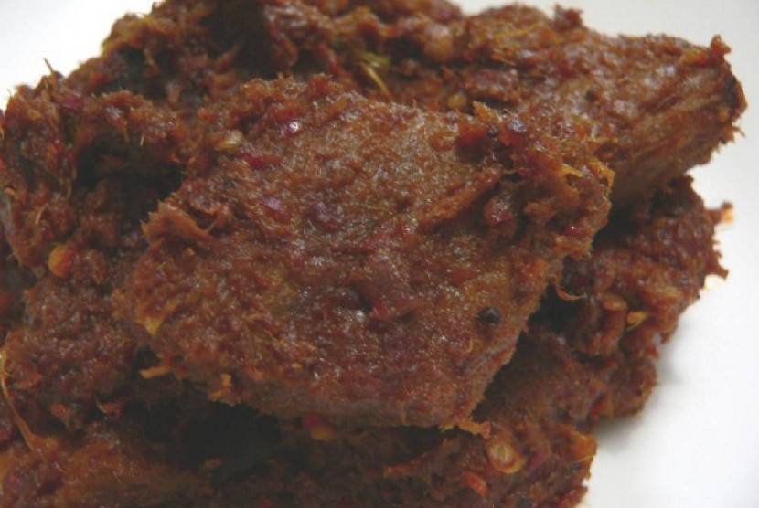 Rendang (ilustrasi) Pemerintah Kota Payakumbuh, Sumatera Barat segera mengirimkan bantuan rendang dari seluruh Organisasi Perangkat Daerah (OPD) dan masyarakat untuk warga terdampak gempa Kabupaten Cianjur yang terjadi pada Senin (21/11/2022).