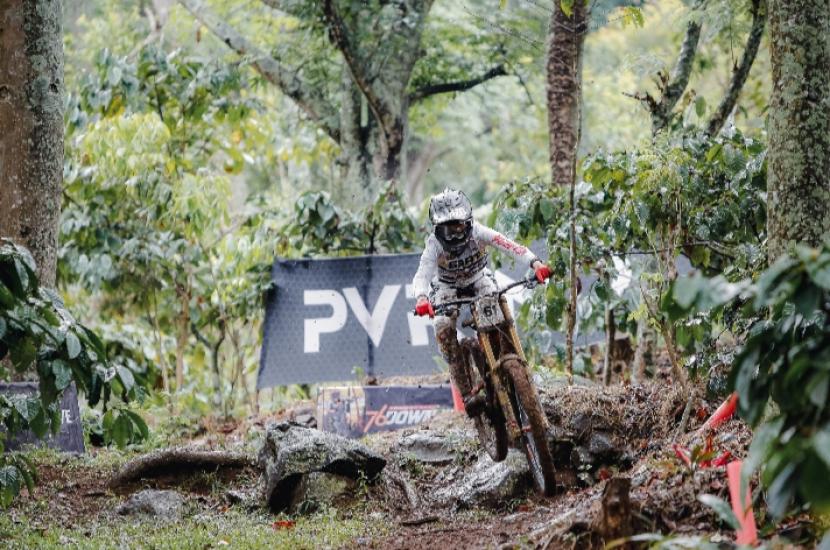 Rendy Varera Sanjaya akhirnya membuktikan diri sebagai raja di Ternadi Bike Park 2024.