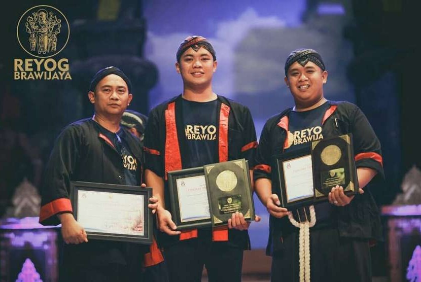 Reog Universitas Brawijaya (UB) menyabet penghargaan juara umum dalam Festival Nasional Reyog Ponorogo XXV 2018. 