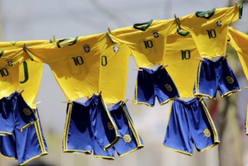 Replika jersey timnas Brasil. 