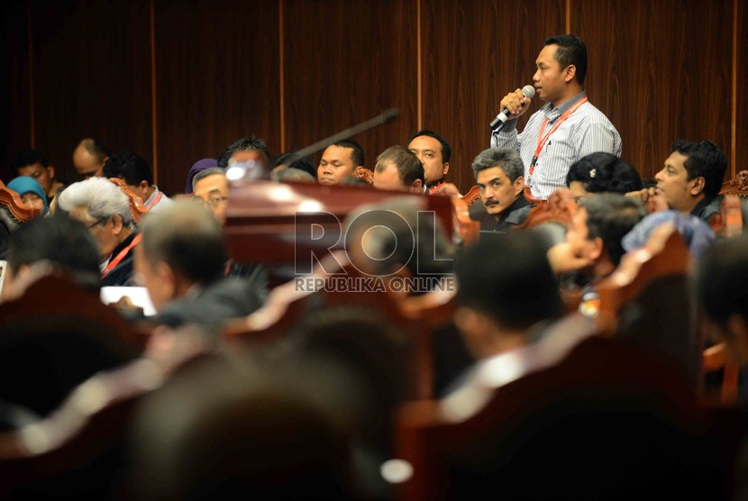 Saksi termohon dari Joko Widodo-Jusuf Kalla memberikan sesaksiannya dalam sidang gugatan Pilpres perselisihan hasil pemilihan umum presiden dan wakil presiden di Mahkamah Konstitusi, Jakarta, Senin (11/8). (Republika/Agung Supriyanto)