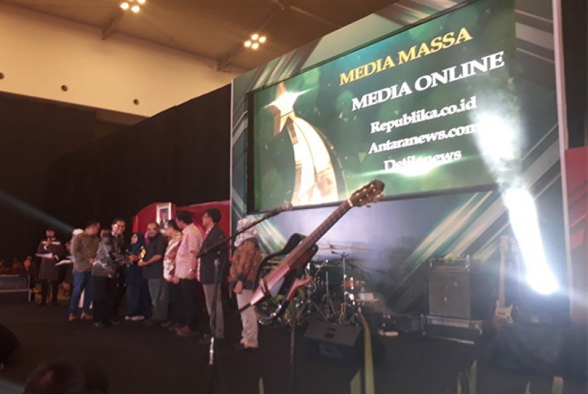 Republika meraih penghargaan dalam acara Apresiasi Pendidikan Islam (API) di Convention Exhibition (ICE), BSD City, Tangerang Selatan, Banten, Kamis (23/11) malam.