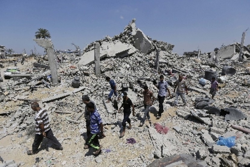 Reruntuhan rumah warga Gaza di kawasan Khan Younis.
