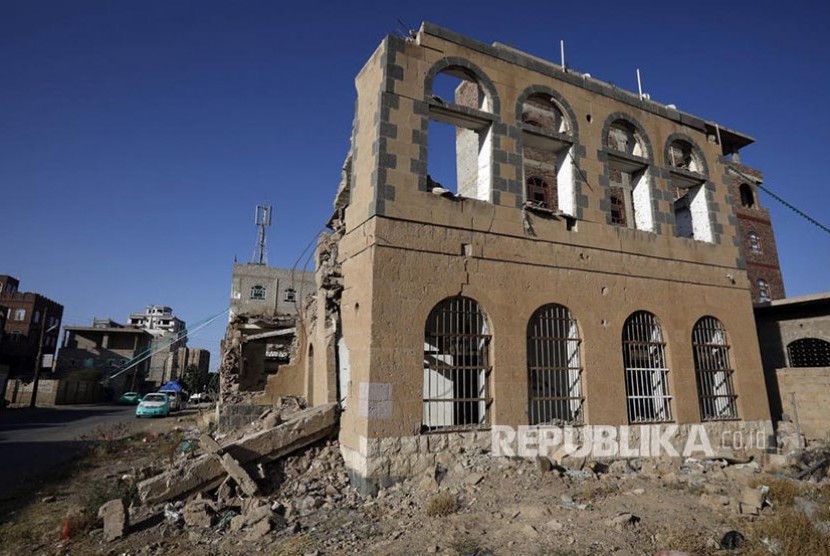 Malaysia Kutuk Serangan Houthi ke Arab Saudi. Reruntuhan sisa perang di Kota Sanaa, Yaman.