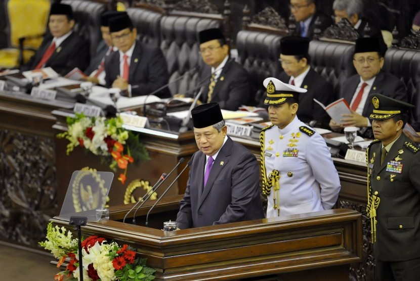 residen RI Susilo Bambang Yudhoyono menyampaikan pidato kenegaraan dalam sidang bersama DPR - DPD RI di Gedung Nusantara, Kompleks Parlemen Senayan, Jakarta, Jumat (15/8). 