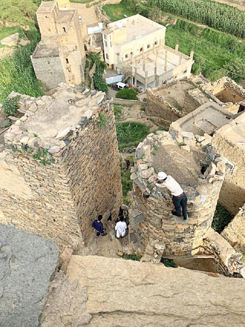 Restorasi dan pelestarian kastil batu bersejarah di wilayah Jazan