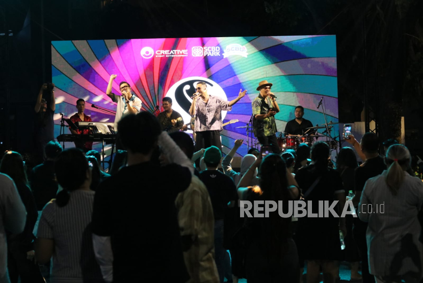 Retro Beats pada malam pergantian tahun di SCBD, Selasa (31/12/2024). 