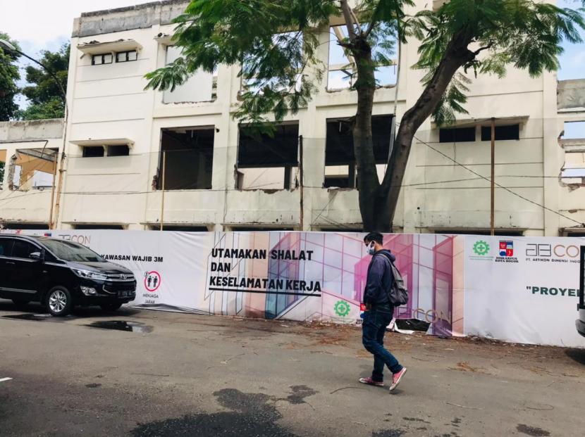 Revitalisasi eks gedung DPRD Kota Bogor menjadi Perpustakaan Daerah Kota Bogor di Jalan Ir Juanda, Kecamatan Bogor Tengah,, Senin (28/6).