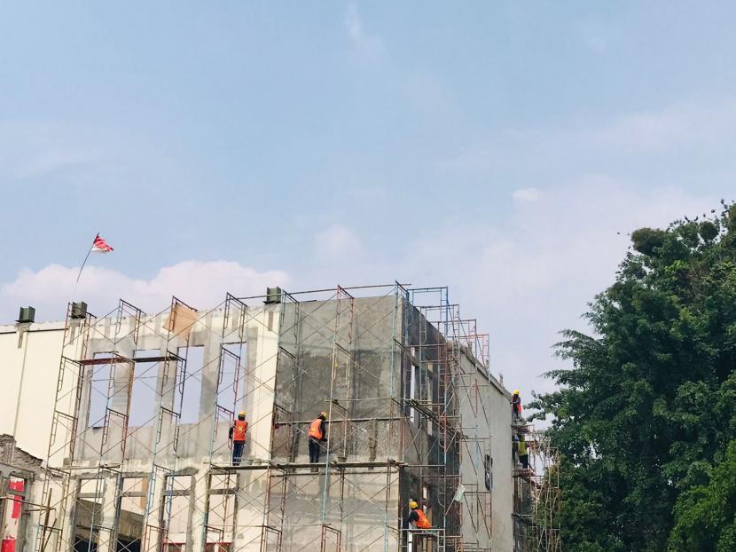 Revitalisasi gedung Perpustakaan Daerah Kota Bogor di eks-gedung DPRD Kota Bogor, Senin (6/9).