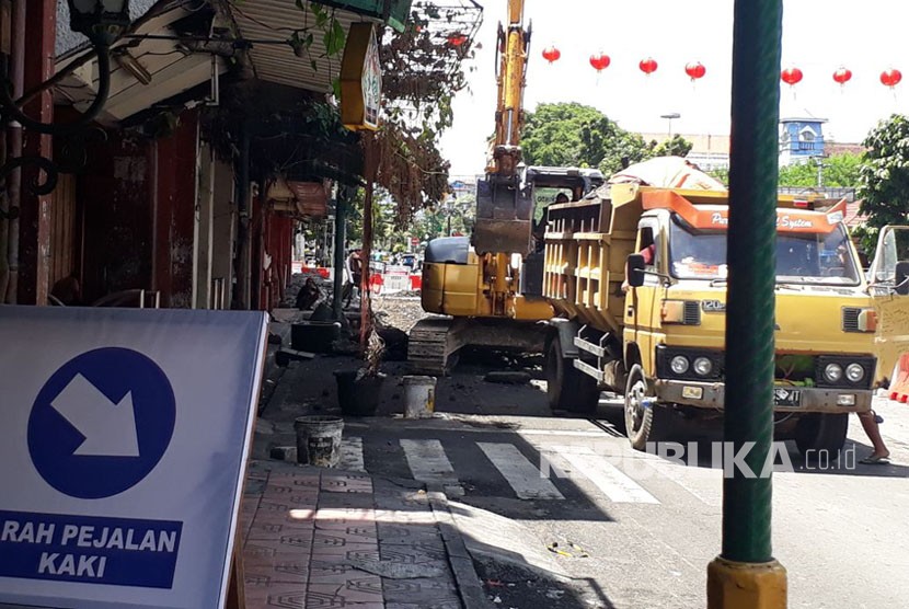 Revitalisasi kawasan pedestrian sisi barat Malioboro dimulai Senin (12/3) dengan pembongkaran jalan. 