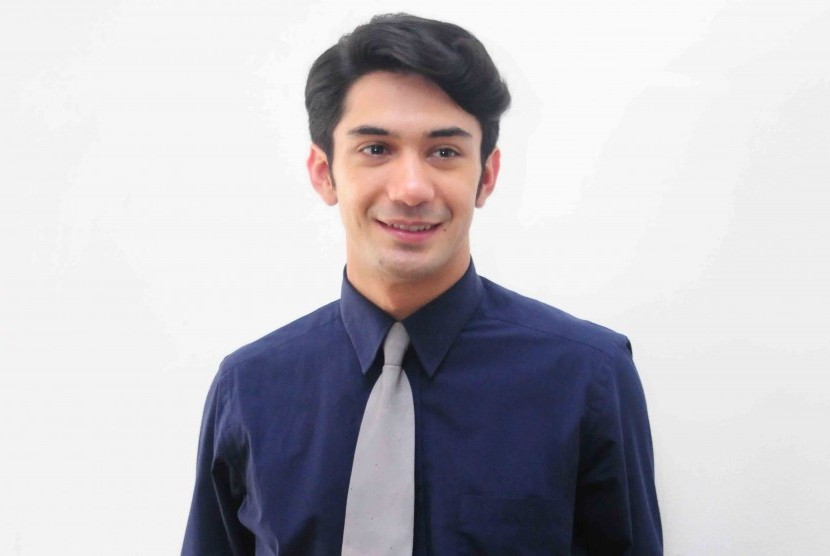 Reza Rahadian.