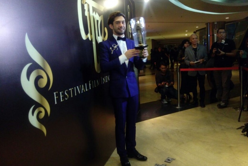 Reza Rahadian terpilih sebagai Pemeran Utama Pria Terbaik lewat film My Stupid Boss