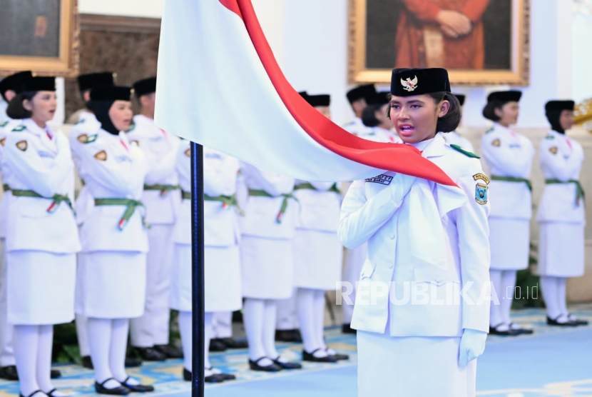 Rhita Lovely Chantika Febiolla Ayomi dari Provinsi Papua Barat bertindak selaku pemimpin upacara Paskibraka di Istana Kepresidenan Jakarta.