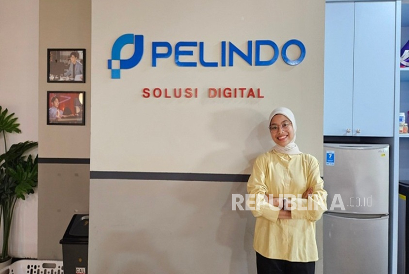 Ria Tribanowati, mahasiswa semester 7 Program Studi (Prodi) Sistem dan Teknologi Informasi (STI) di Cyber University