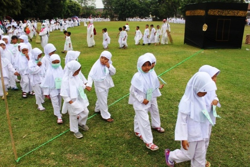 Ribuan anak-anak TK di Sleman ikuti manasik haji.