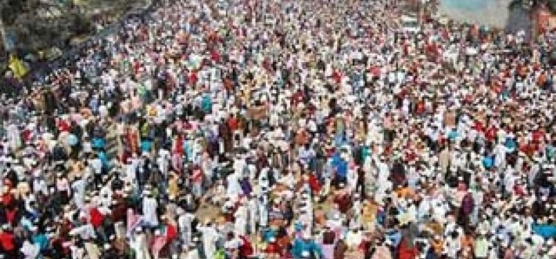 Ribuan Anggota Jamaah Tabligh saat menghadiri sebuah pertemuan tahunan (ilustrasi).